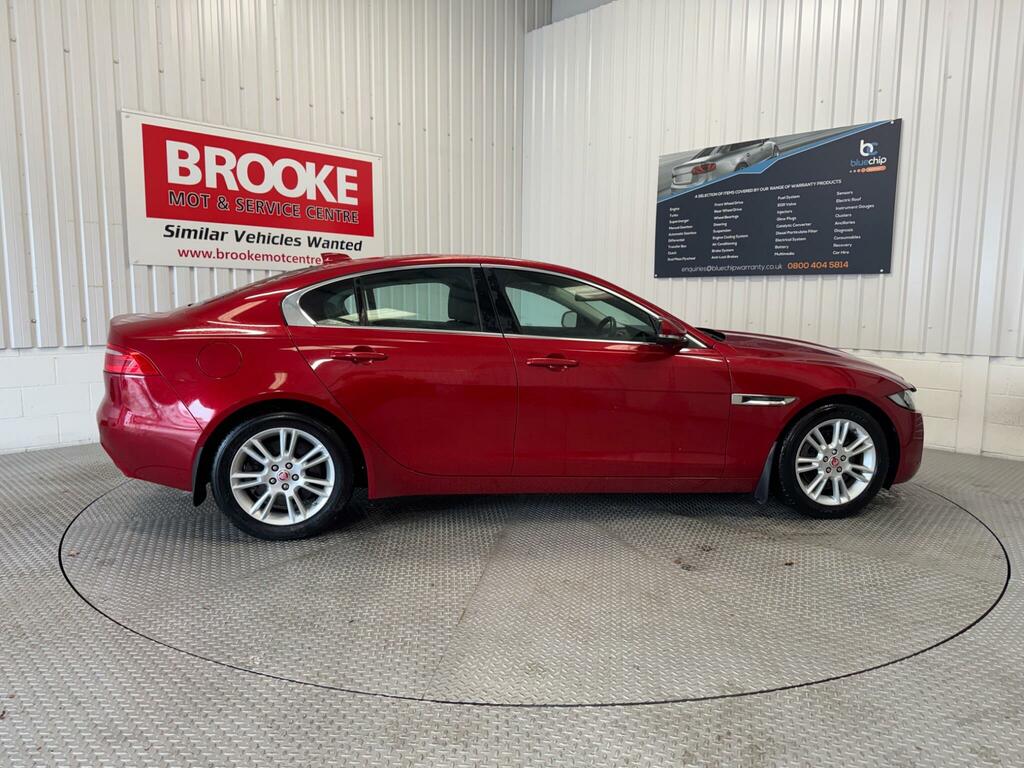 Jaguar XE 2.0I Prestige Euro 6 Ss Red #5