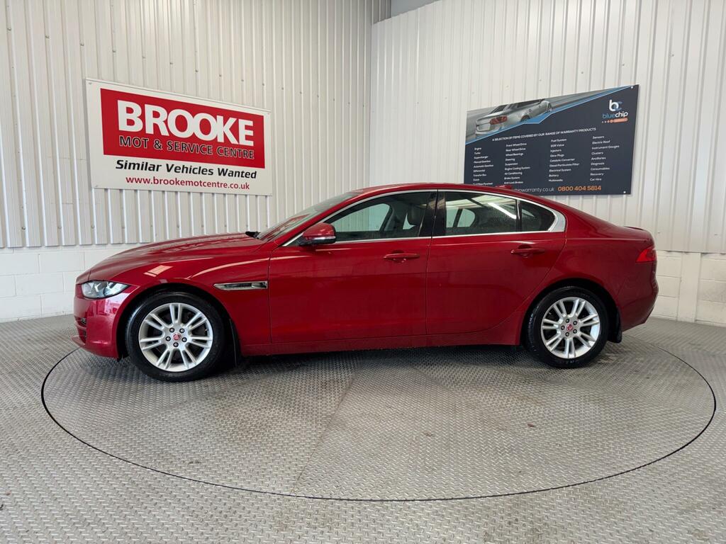 Jaguar XE 2.0I Prestige Euro 6 Ss Red #6