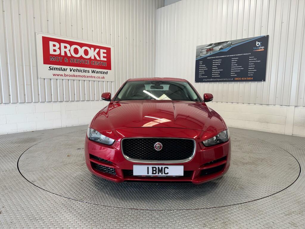 Jaguar XE 2.0I Prestige Euro 6 Ss Red #3