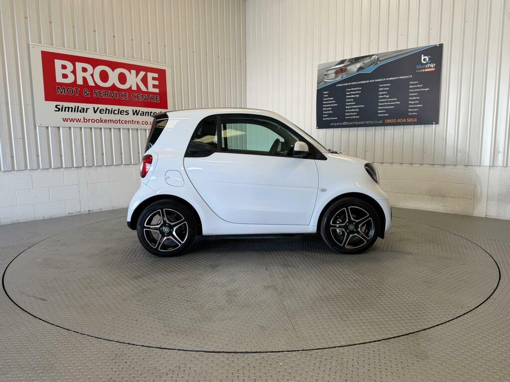 Smart Fortwo 17.6Kwh Pulse Premium 22Kw Charger White #2