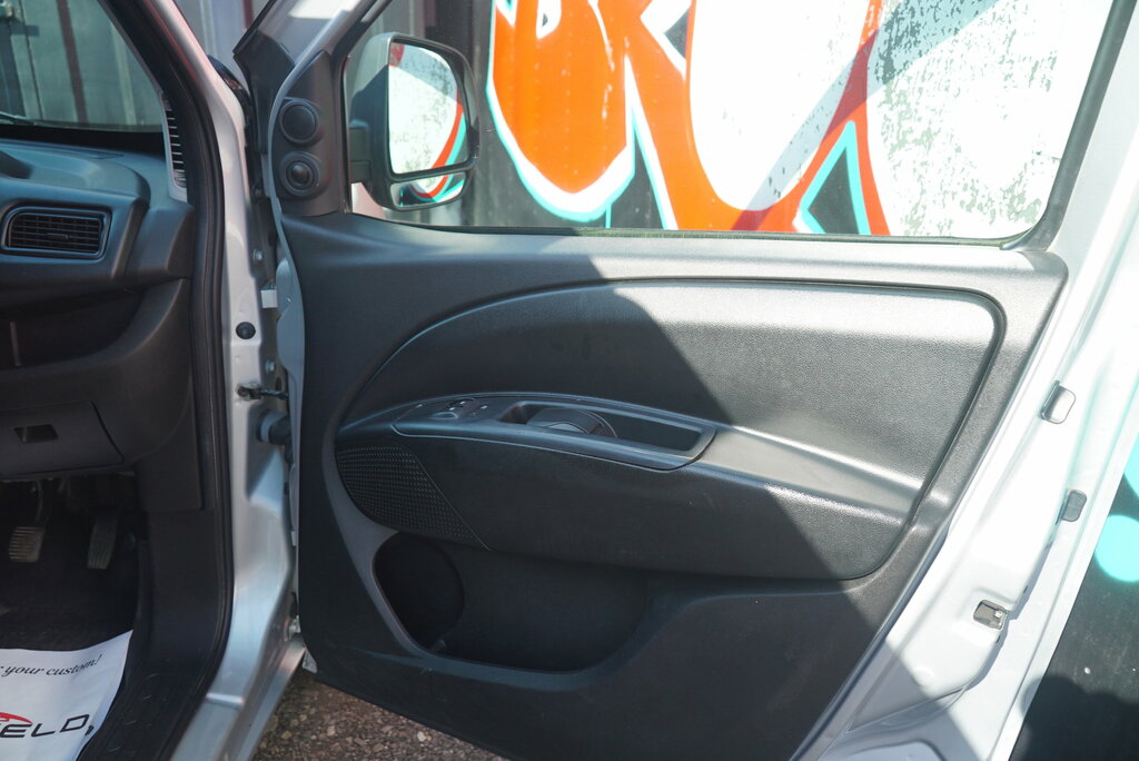 Vauxhall Combo 1.6L 1.6 Cdti 2300 16V Sportive Fwd L2 H1 Ss  #47