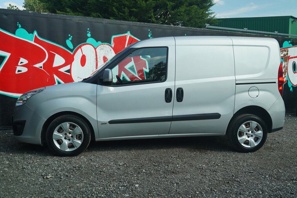 Vauxhall Combo 1.6L 1.6 Cdti 2300 16V Sportive Fwd L2 H1 Ss  #23