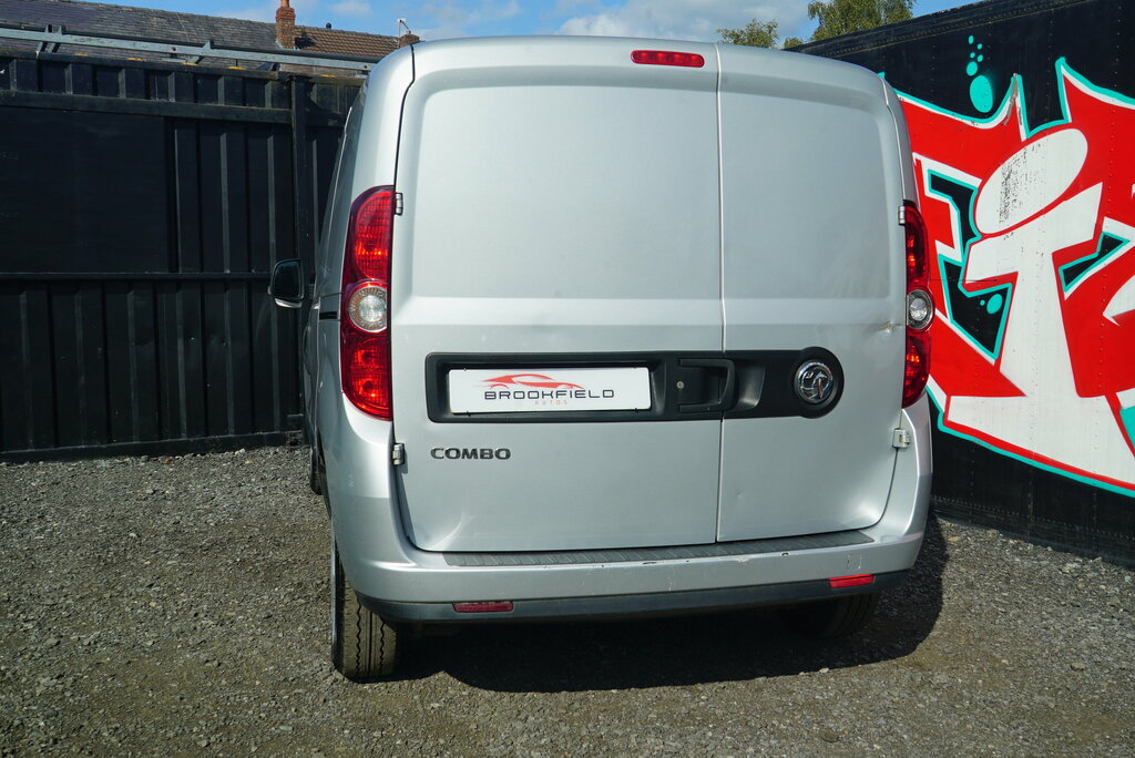 Vauxhall Combo 1.6L 1.6 Cdti 2300 16V Sportive Fwd L2 H1 Ss  #32
