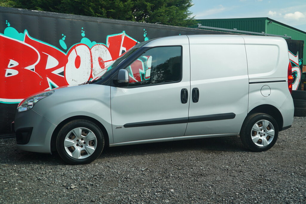 Vauxhall Combo 1.6L 1.6 Cdti 2300 16V Sportive Fwd L2 H1 Ss  #22