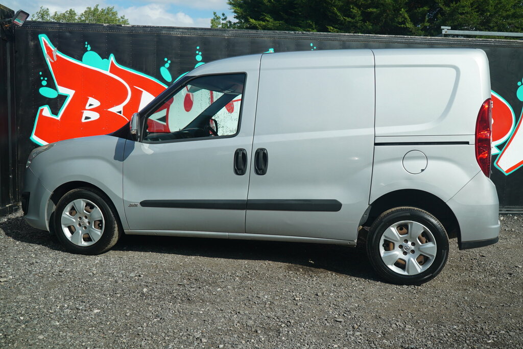 Vauxhall Combo 1.6L 1.6 Cdti 2300 16V Sportive Fwd L2 H1 Ss  #27