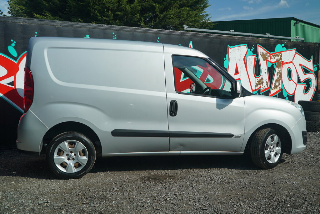 Vauxhall Combo 1.6L 1.6 Cdti 2300 16V Sportive Fwd L2 H1 Ss  #17