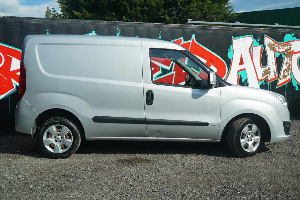 Vauxhall Combo 1.6L 1.6 Cdti 2300 16V Sportive Fwd L2 H1 Ss  #18