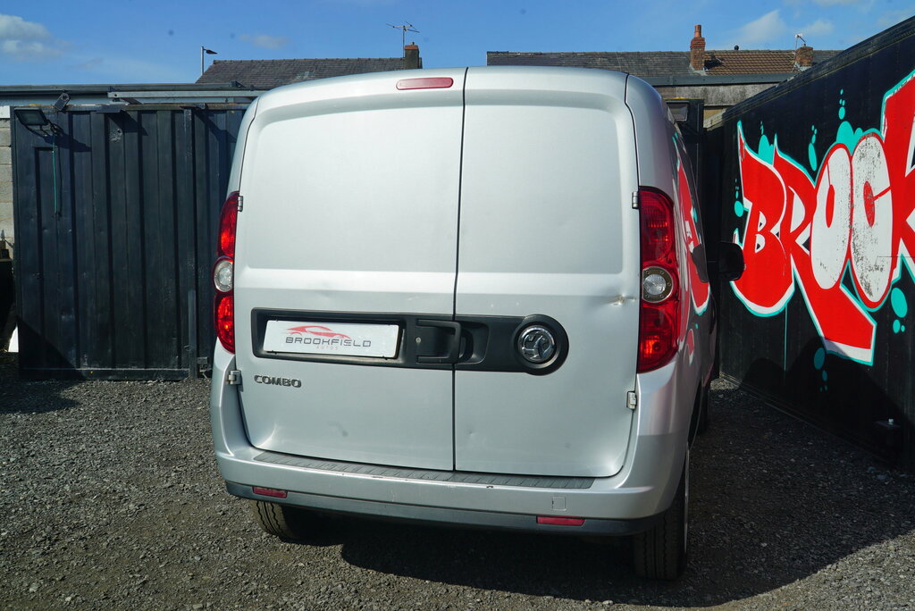 Vauxhall Combo 1.6L 1.6 Cdti 2300 16V Sportive Fwd L2 H1 Ss  #34