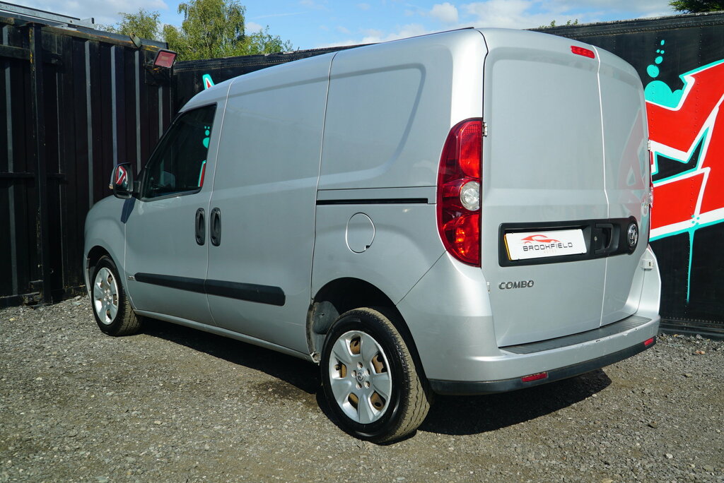 Vauxhall Combo 1.6L 1.6 Cdti 2300 16V Sportive Fwd L2 H1 Ss  #30