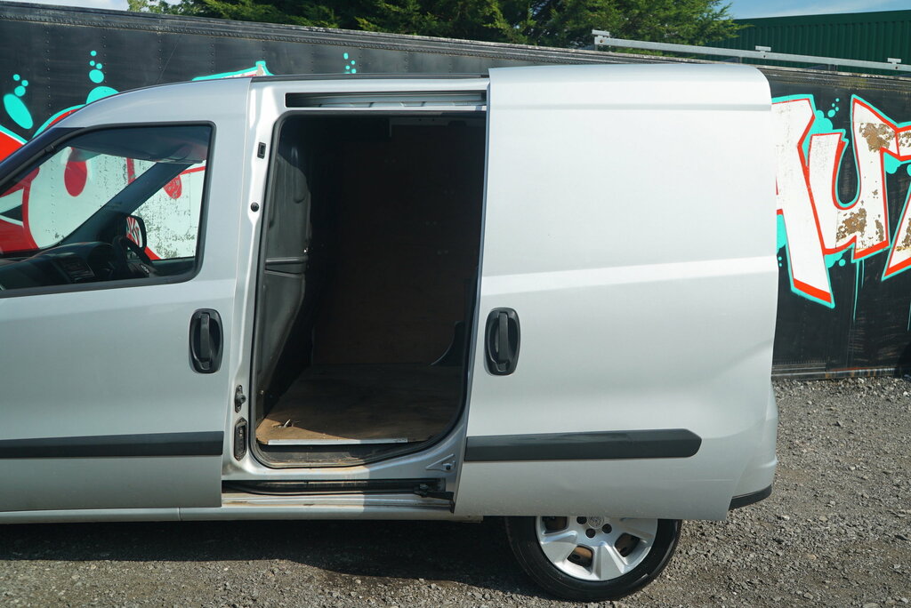 Vauxhall Combo 1.6L 1.6 Cdti 2300 16V Sportive Fwd L2 H1 Ss  #26