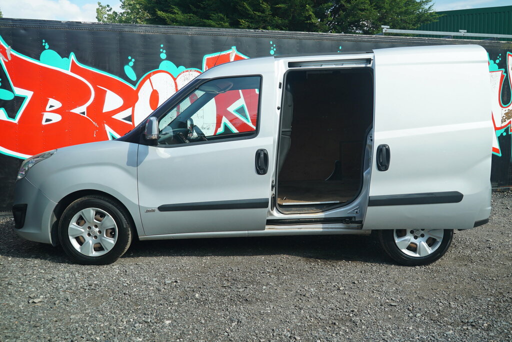 Vauxhall Combo 1.6L 1.6 Cdti 2300 16V Sportive Fwd L2 H1 Ss  #25