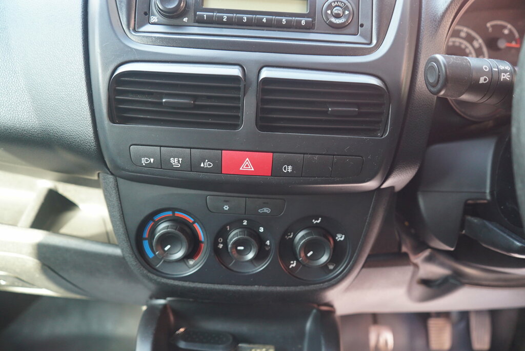 Vauxhall Combo 1.6L 1.6 Cdti 2300 16V Sportive Fwd L2 H1 Ss  #60