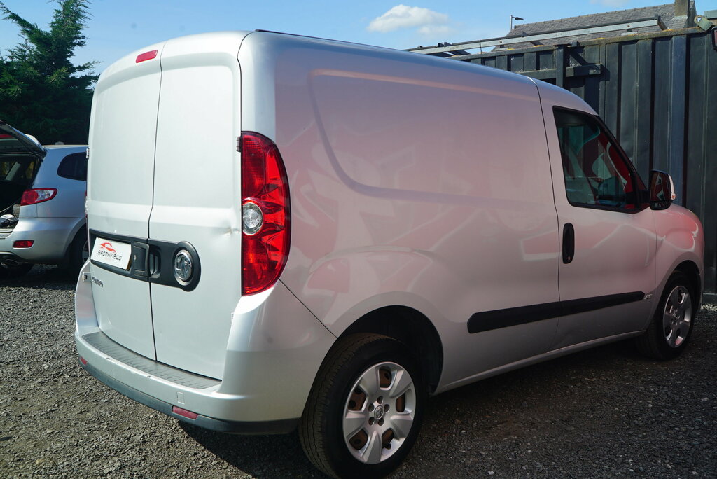 Vauxhall Combo 1.6L 1.6 Cdti 2300 16V Sportive Fwd L2 H1 Ss  #37