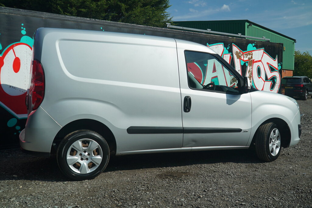 Vauxhall Combo 1.6L 1.6 Cdti 2300 16V Sportive Fwd L2 H1 Ss  #16