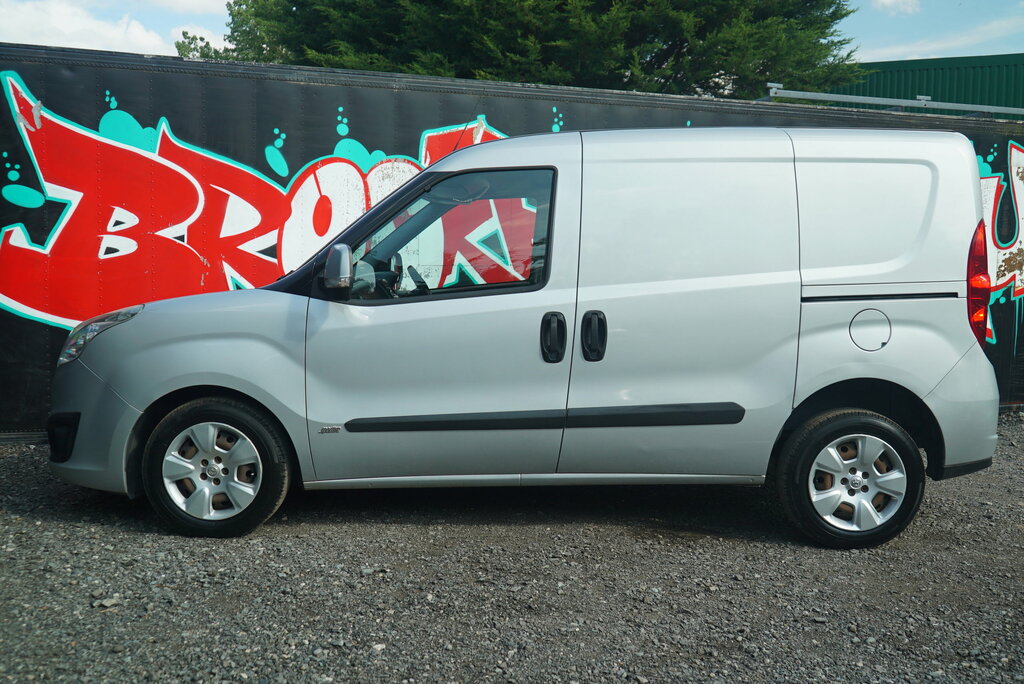 Vauxhall Combo 1.6L 1.6 Cdti 2300 16V Sportive Fwd L2 H1 Ss  #24