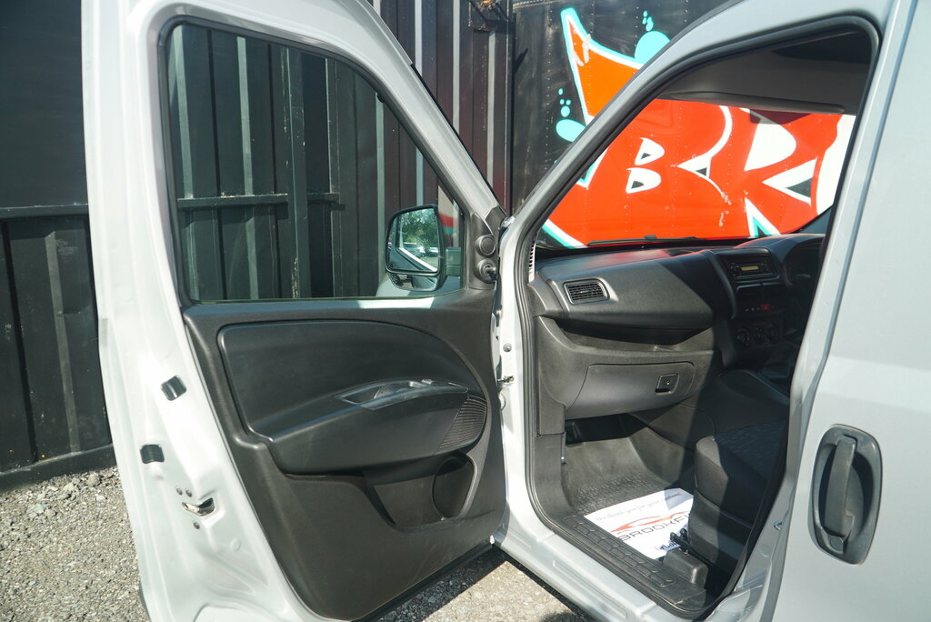 Vauxhall Combo 1.6L 1.6 Cdti 2300 16V Sportive Fwd L2 H1 Ss  #62