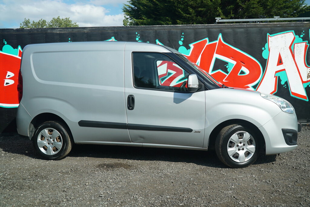 Vauxhall Combo 1.6L 1.6 Cdti 2300 16V Sportive Fwd L2 H1 Ss  #19