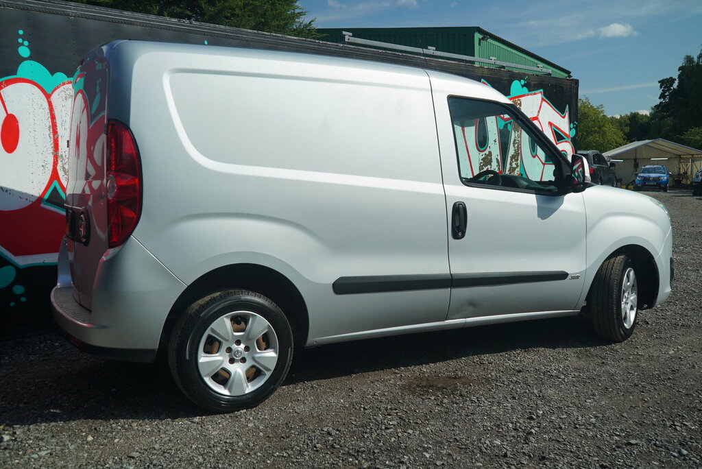 Vauxhall Combo 1.6L 1.6 Cdti 2300 16V Sportive Fwd L2 H1 Ss  #15