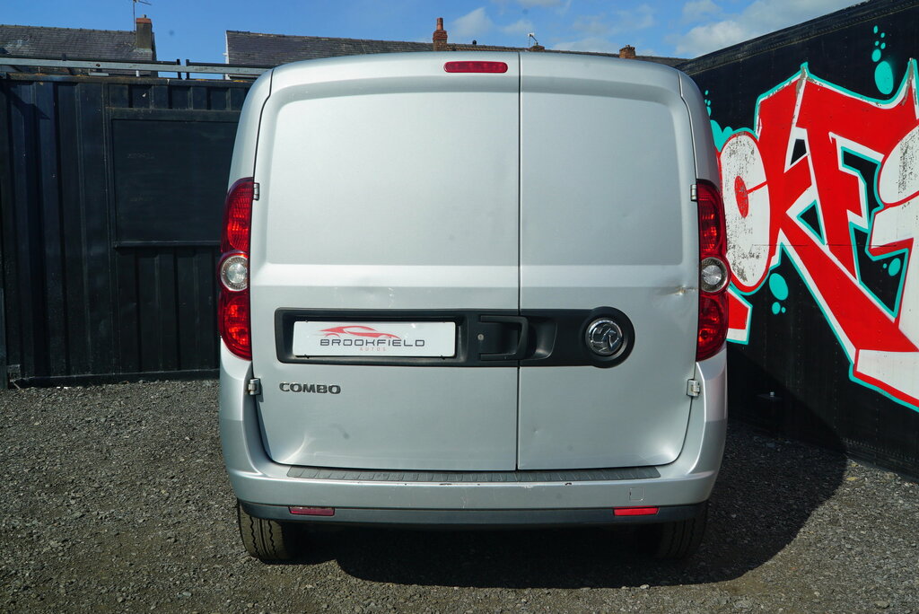 Vauxhall Combo 1.6L 1.6 Cdti 2300 16V Sportive Fwd L2 H1 Ss  #33
