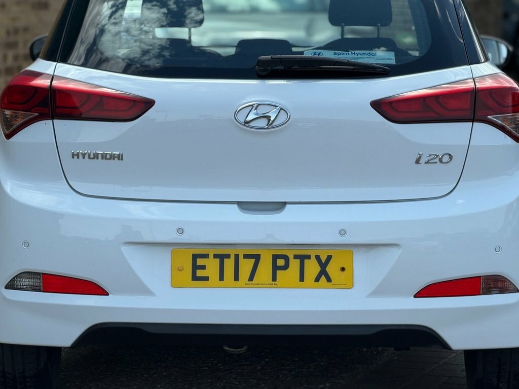 Hyundai I20 1.2L Se White #6