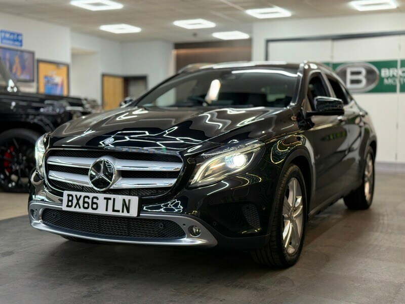 Mercedes-Benz GLA Class Gla 2.0 Gla250 Sport Premium 7G-dct 4Matic Euro Black #4