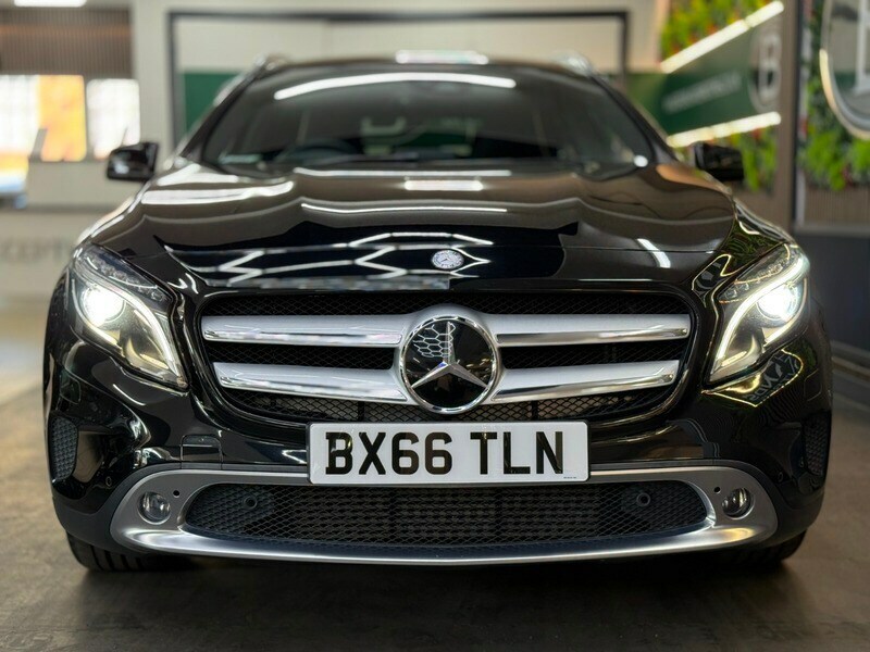 Mercedes-Benz GLA Class Gla 2.0 Gla250 Sport Premium 7G-dct 4Matic Euro Black #3