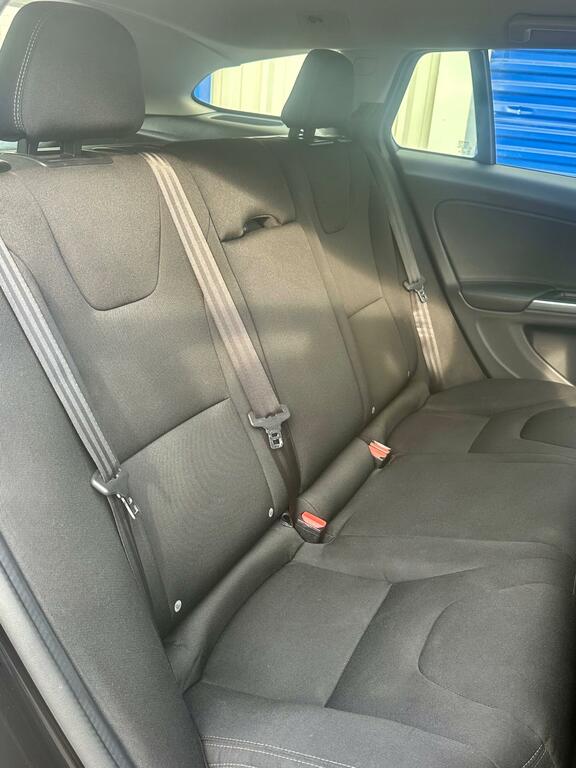 Volvo V60 Volvo Sportswagon D4 181 R Design Lux Red #12