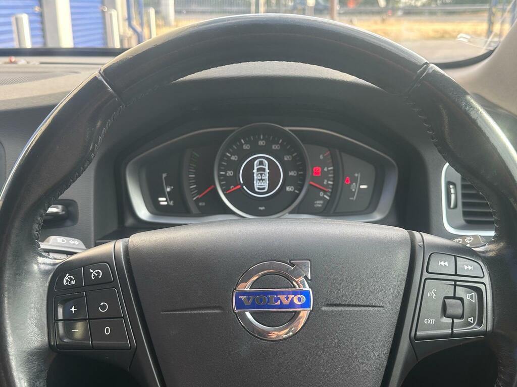 Volvo V60 Volvo Sportswagon D4 181 R Design Lux Red #15