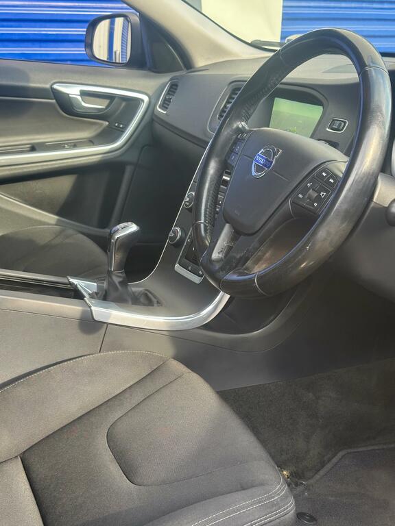 Volvo V60 Volvo Sportswagon D4 181 R Design Lux Red #10