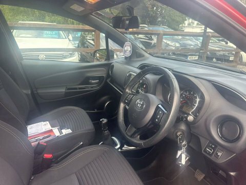 Toyota Yaris 1.33 Dual Vvt-i Red #2
