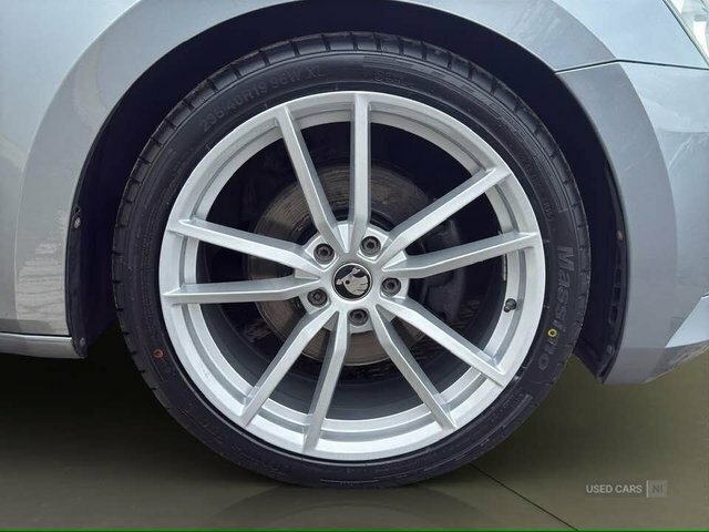 Skoda Superb 2.0 Tdi Scr 150Ps 4X4 Se 5-Dr Estate Silver #7