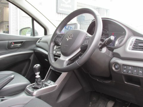 Suzuki SX4 S Cross Ultra Hev White #33