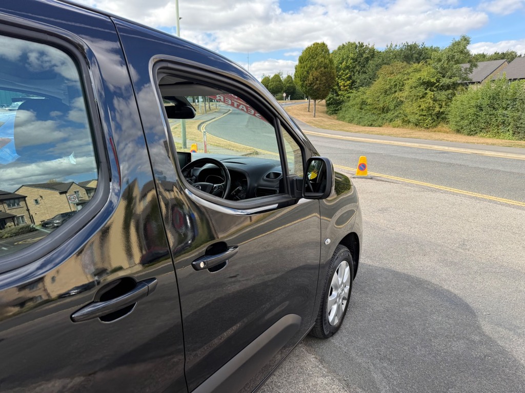 Vauxhall Combo Life 1.5 Turbo D Se XL 7 Seat Estate Black #7