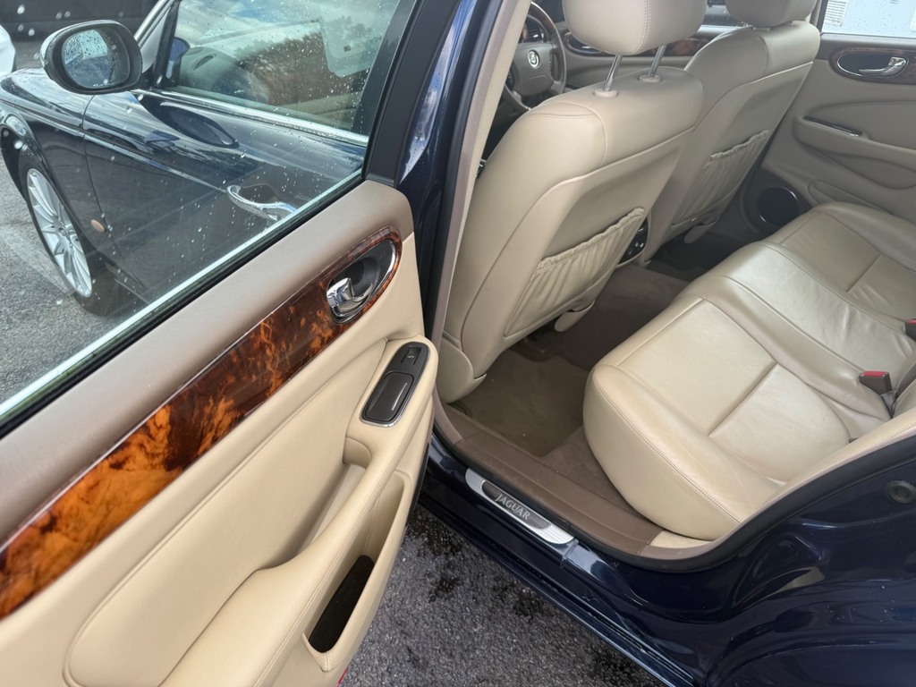 Jaguar XJ Vehicle Details Price - 5995 Make Jaguar Model Black #35