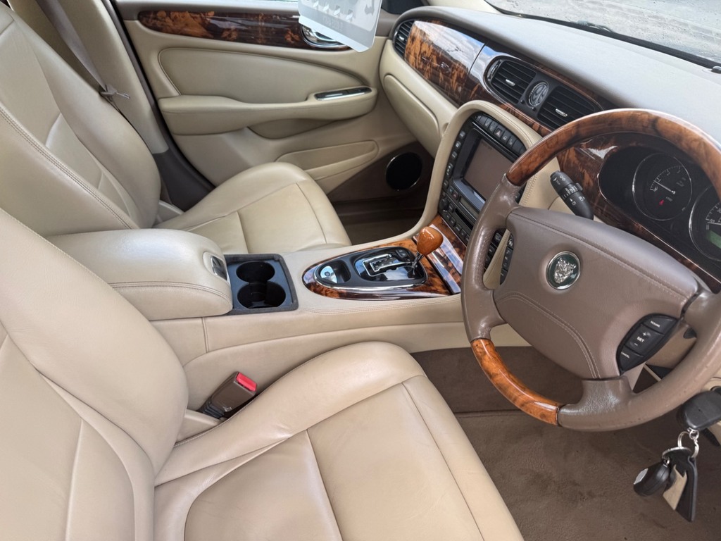 Jaguar XJ Vehicle Details Price - 5995 Make Jaguar Model Black #25