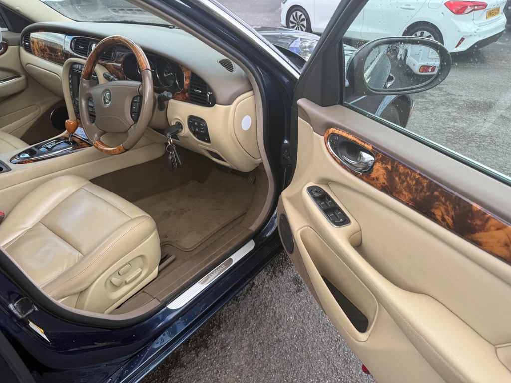 Jaguar XJ Vehicle Details Price - 5995 Make Jaguar Model Black #20