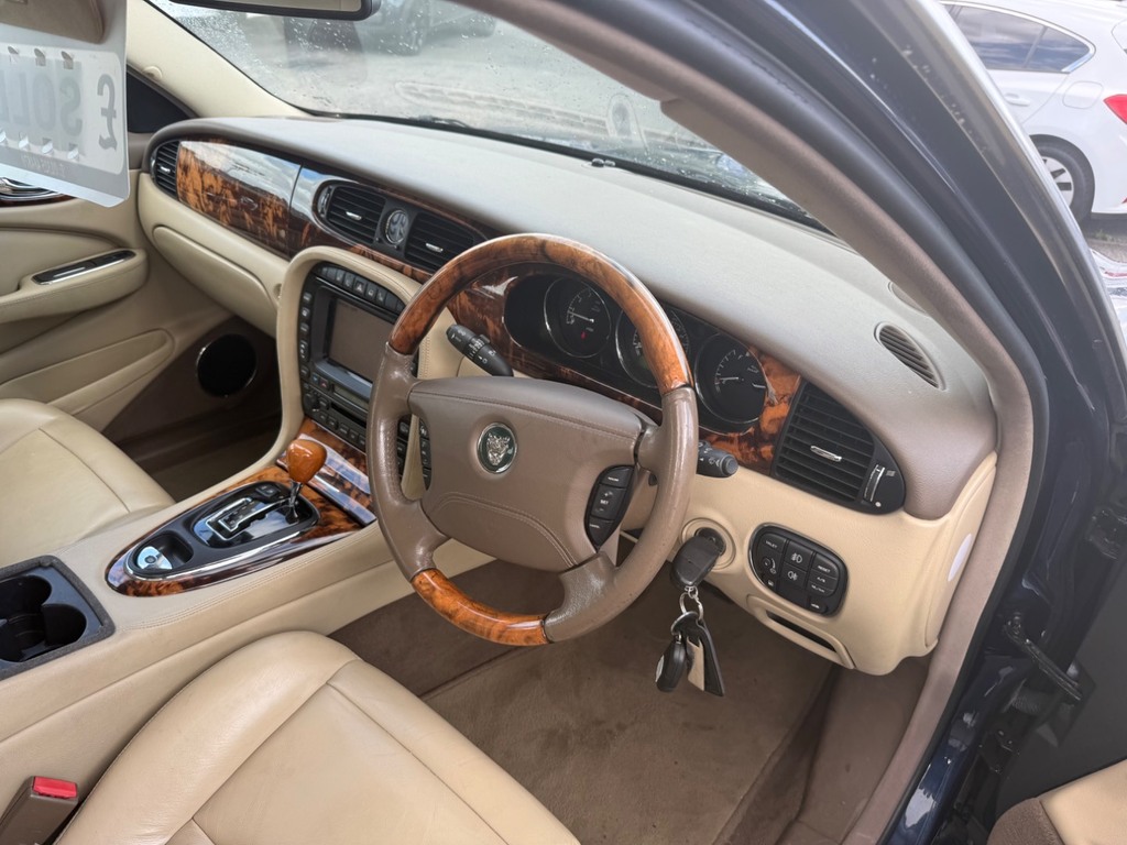 Jaguar XJ Vehicle Details Price - 5995 Make Jaguar Model Black #24