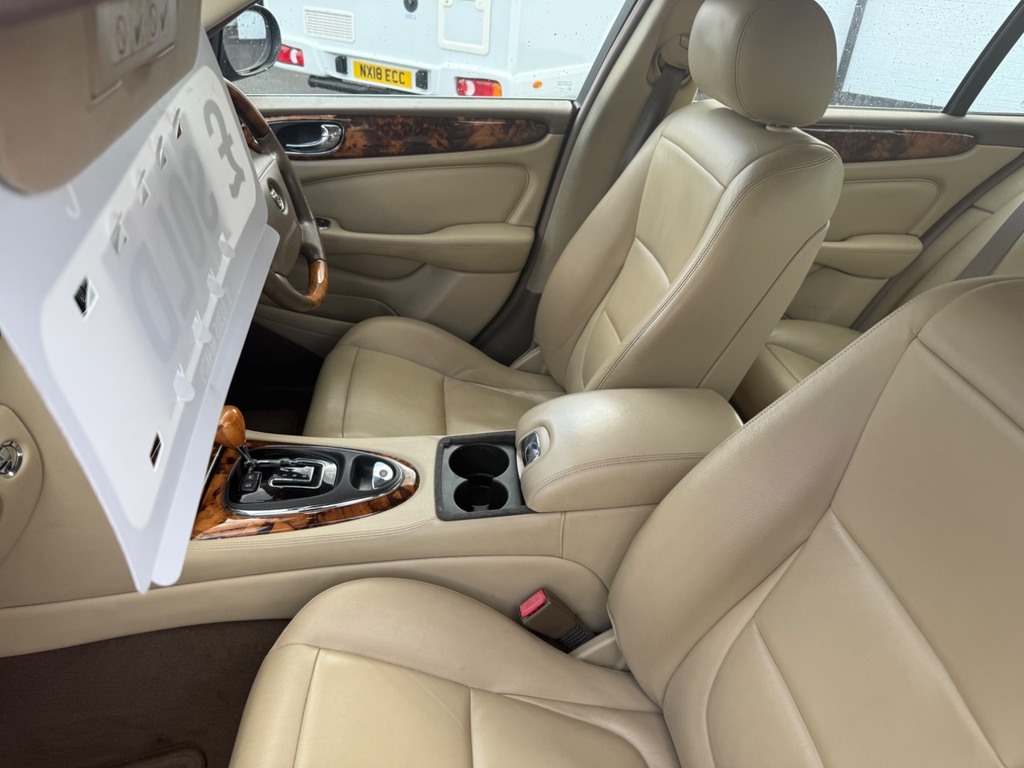 Jaguar XJ Vehicle Details Price - 5995 Make Jaguar Model Black #42