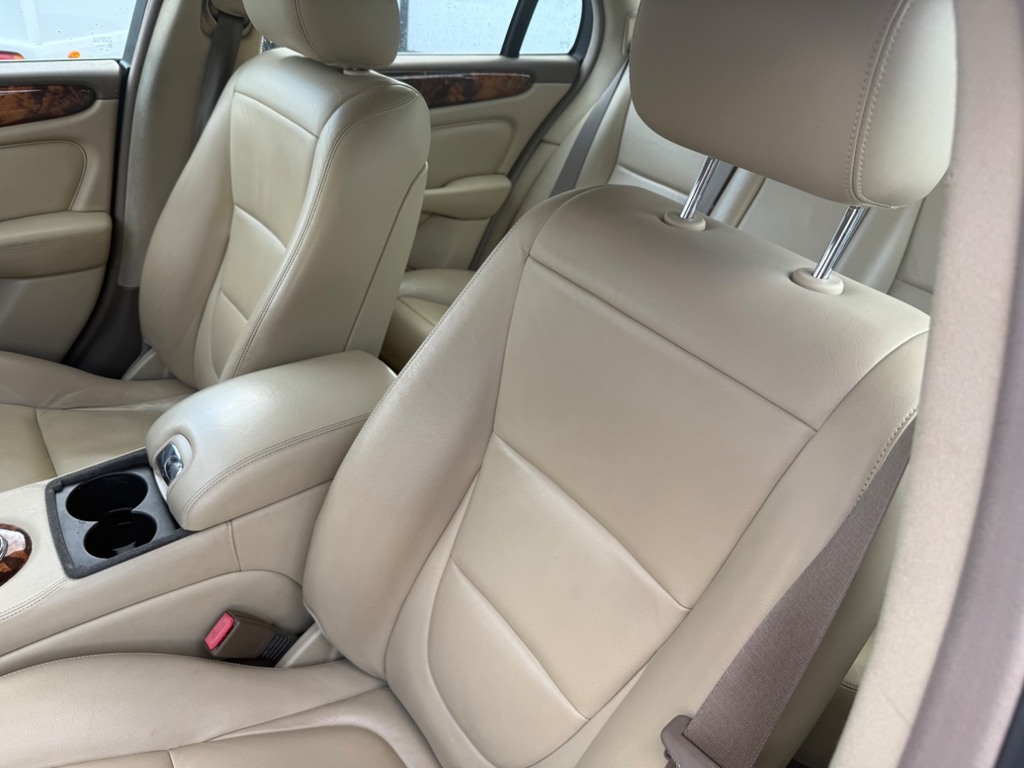 Jaguar XJ Vehicle Details Price - 5995 Make Jaguar Model Black #40