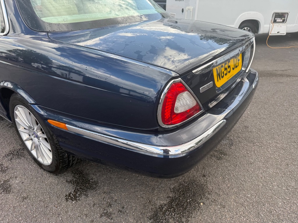 Jaguar XJ Vehicle Details Price - 5995 Make Jaguar Model Black #17