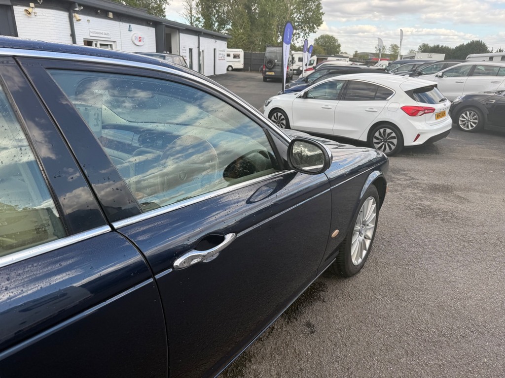 Jaguar XJ Vehicle Details Price - 5995 Make Jaguar Model Black #10