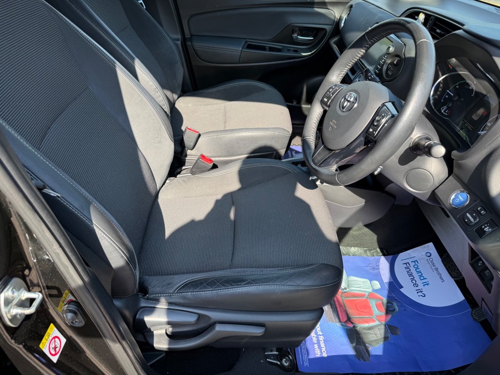 Toyota Yaris 1.5 Hybrid Icon Cvt Blue #22