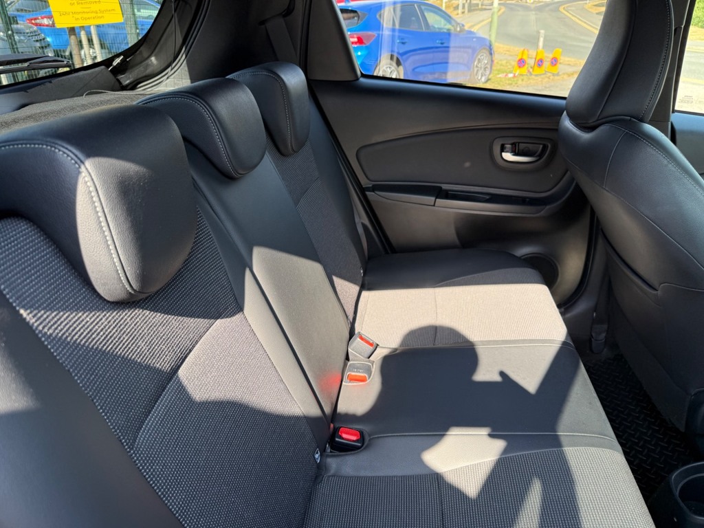 Toyota Yaris 1.5 Hybrid Icon Cvt Blue #36