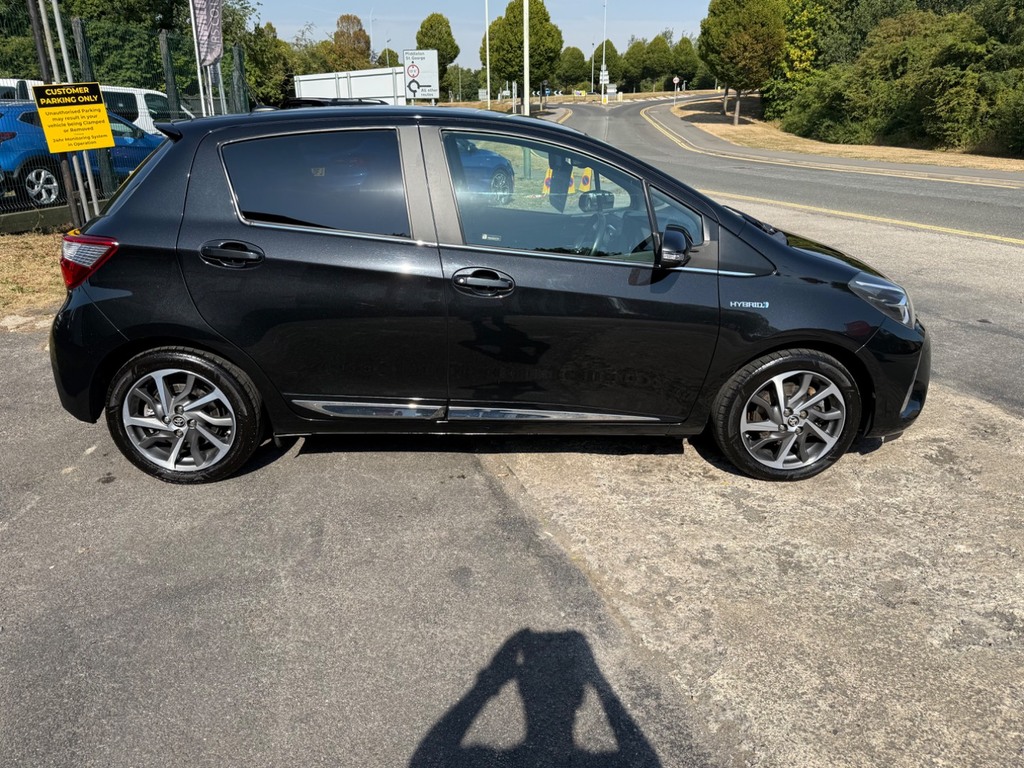 Toyota Yaris 1.5 Hybrid Excel Cvt Black #4