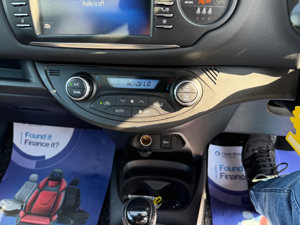 Toyota Yaris 1.5 Hybrid Icon Cvt Blue #29