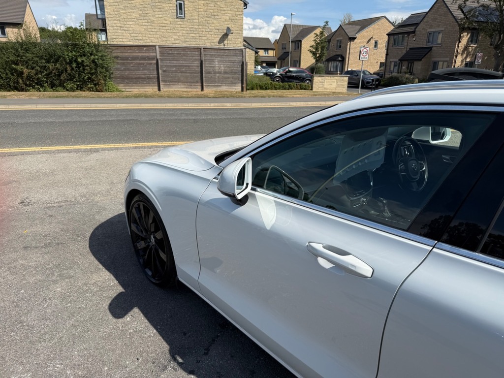 Volvo V60 2.0 B4 Mhev Momentum Estate Hybrid Red #16