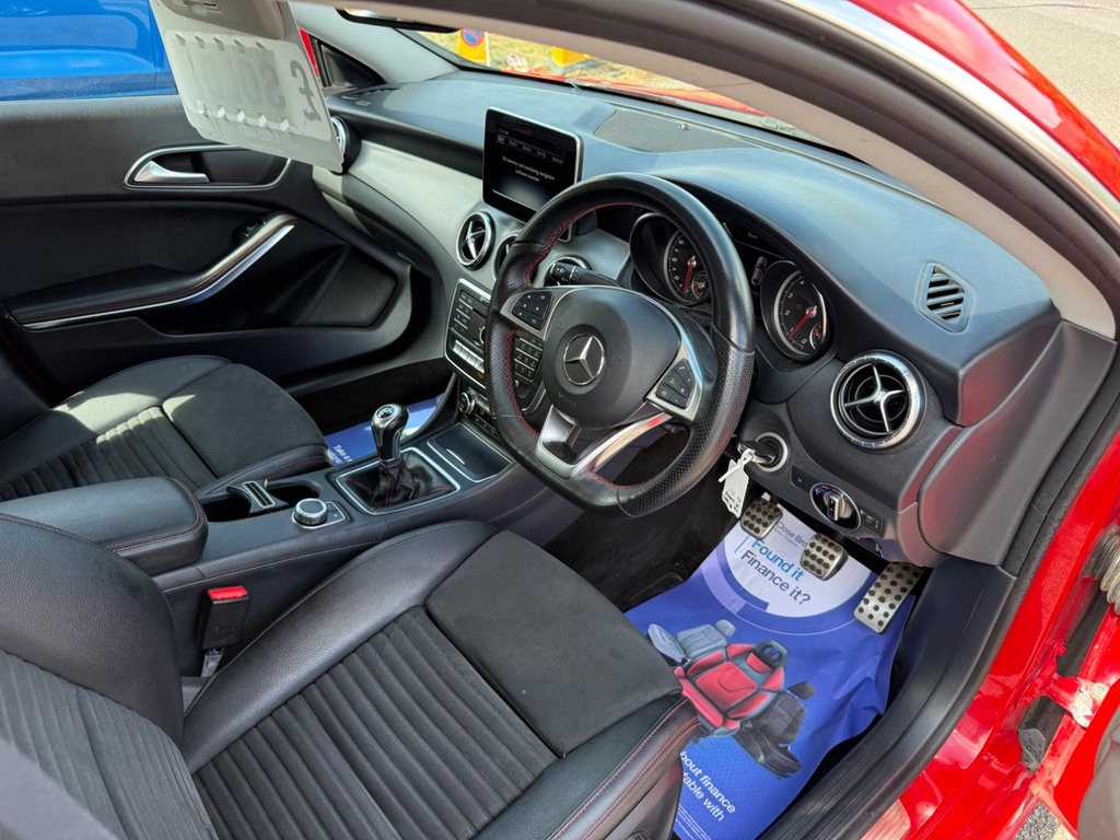 Mercedes-Benz CLA Class Saloon 1.3 Cla180 Amg Line - Heated Leatherna White #21