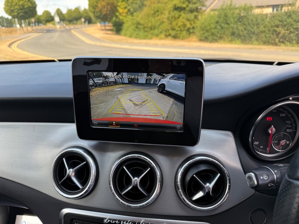 Mercedes-Benz CLA Class Saloon 1.3 Cla180 Amg Line - Heated Leatherna White #25