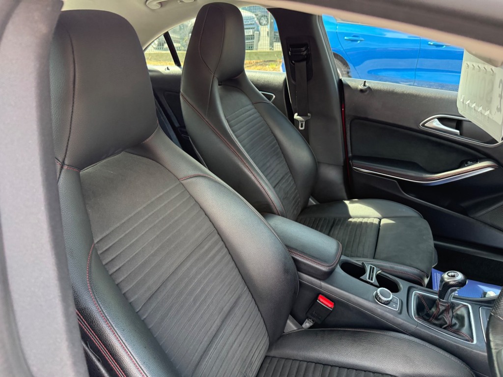 Mercedes-Benz CLA Class Saloon 1.3 Cla180 Amg Line - Heated Leatherna White #23