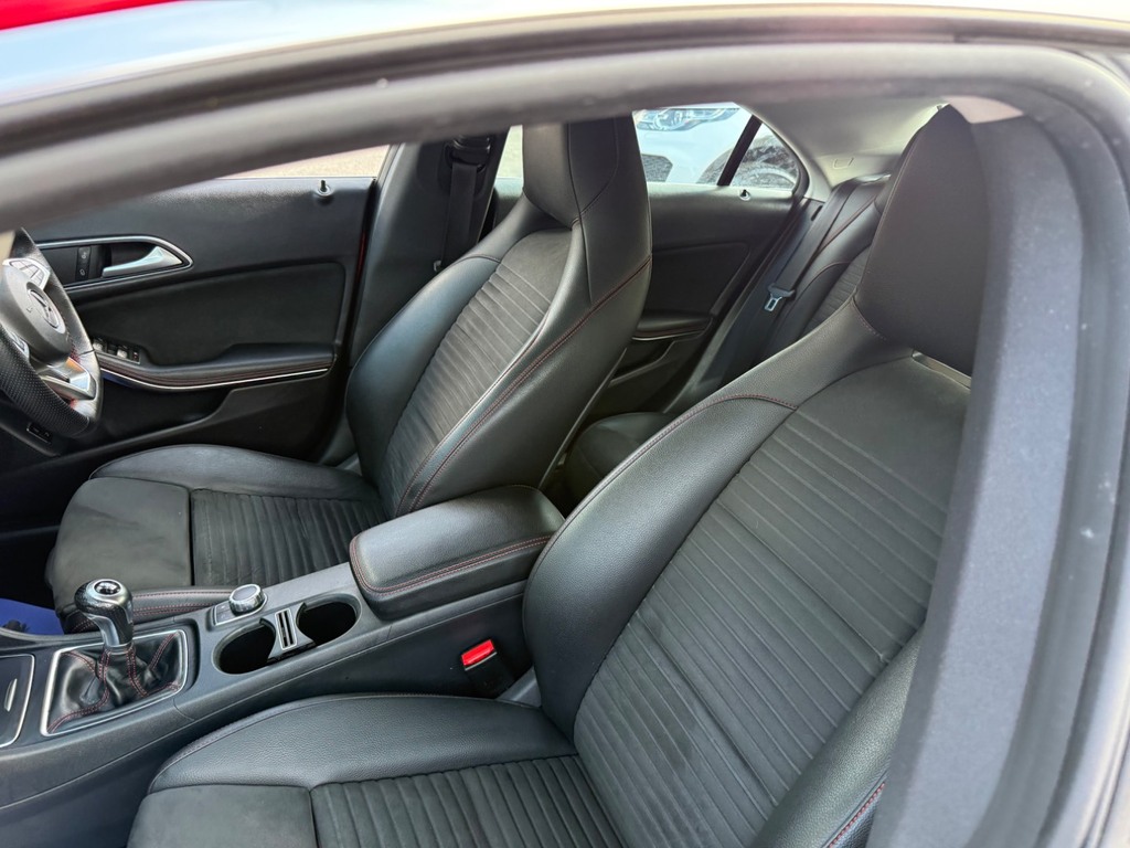 Mercedes-Benz CLA Class Saloon 1.3 Cla180 Amg Line - Heated Leatherna White #39